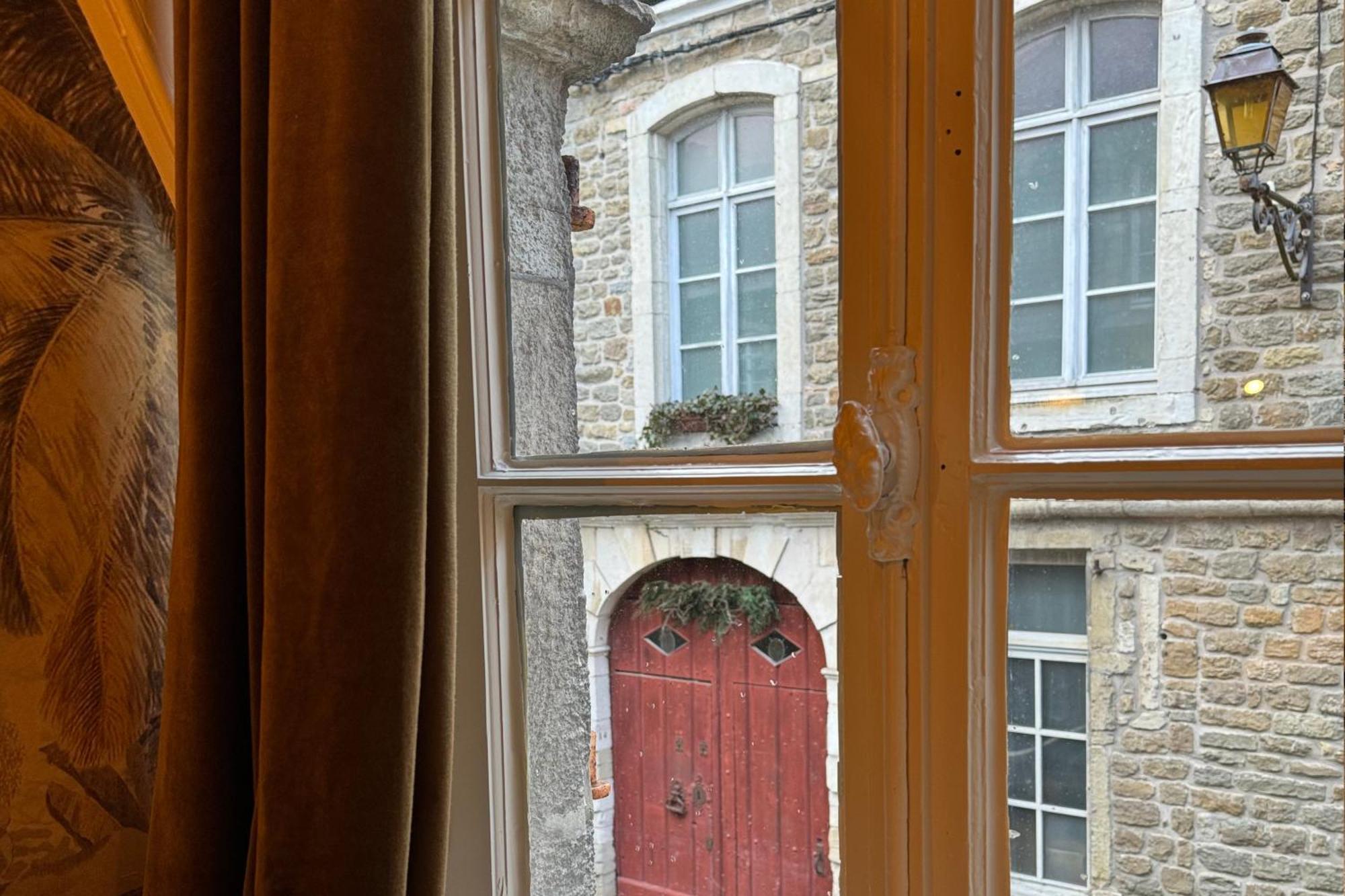 Maison 1747 - Gites De Standing En Vieille-Ville Avec Cour بولون-سور-مير المظهر الخارجي الصورة