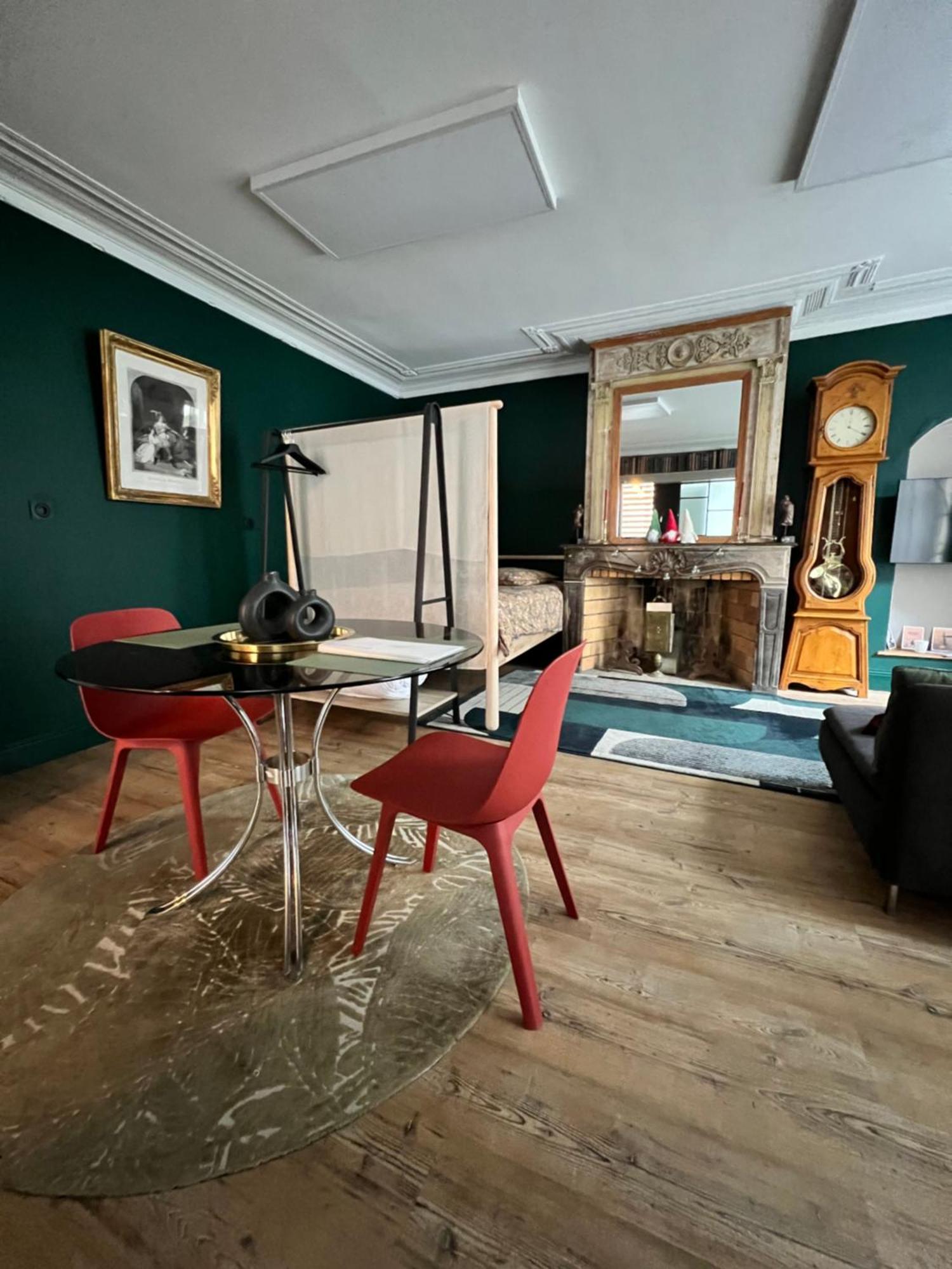 Maison 1747 - Gites De Standing En Vieille-Ville Avec Cour بولون-سور-مير المظهر الخارجي الصورة